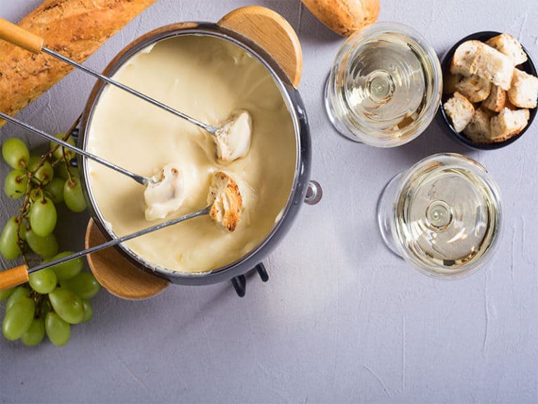 6 Best Wines for Fondue Ultimate Pairing Guide 2024