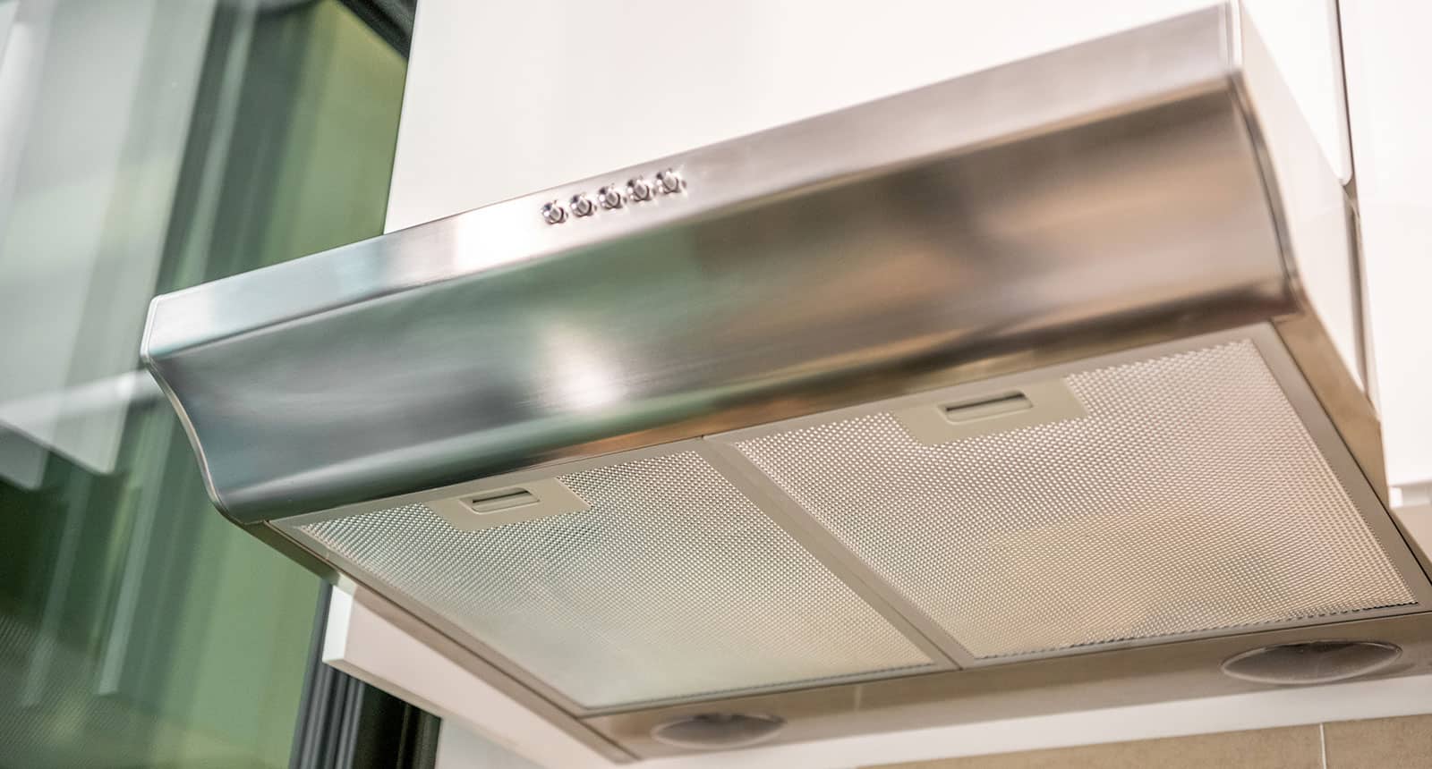 Ducted vs. Ductless Range Hoods Comparison in 2024
