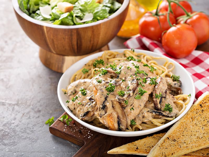 Fideos con Pollo Marsala