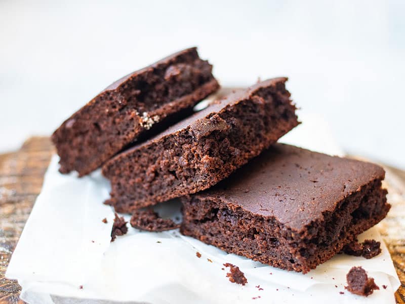 Brownies mais densos centralizam o bolo