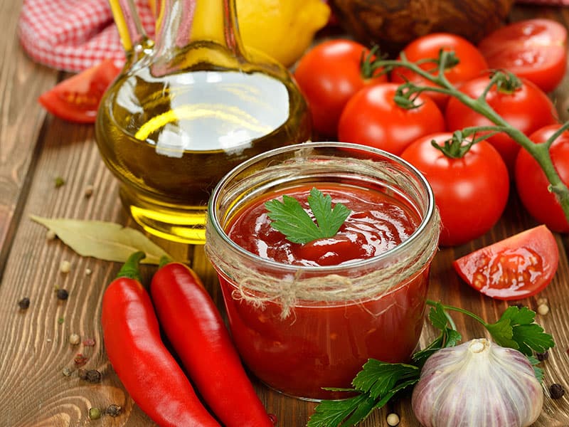 25 Tomato Paste Substitutes (+ Homemade Tomato Paste)