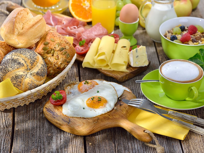25+ Delicious Picnic Breakfast Ideas (+Ham, Potato, And Cheese Quiche)
