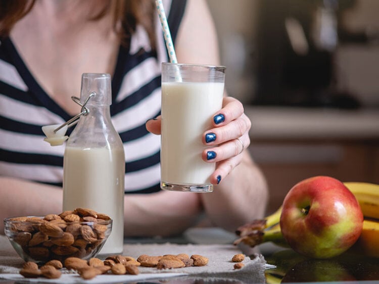6 Secret Tips To Tell If Your Almond Milk Has Gone Bad 2023
