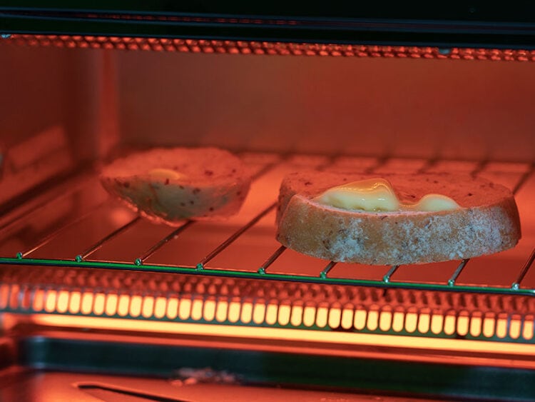 How To Toast Bread In An Oven A Complete Guide 2022