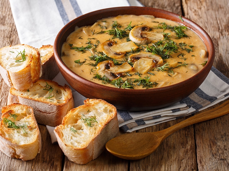 28 Healthy European Recipes (+Minestrone Soup)