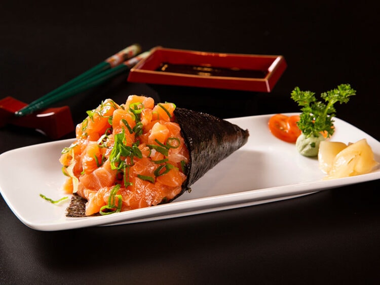 How Long Can Sushi Sit Out? The Definitive Answer 2024