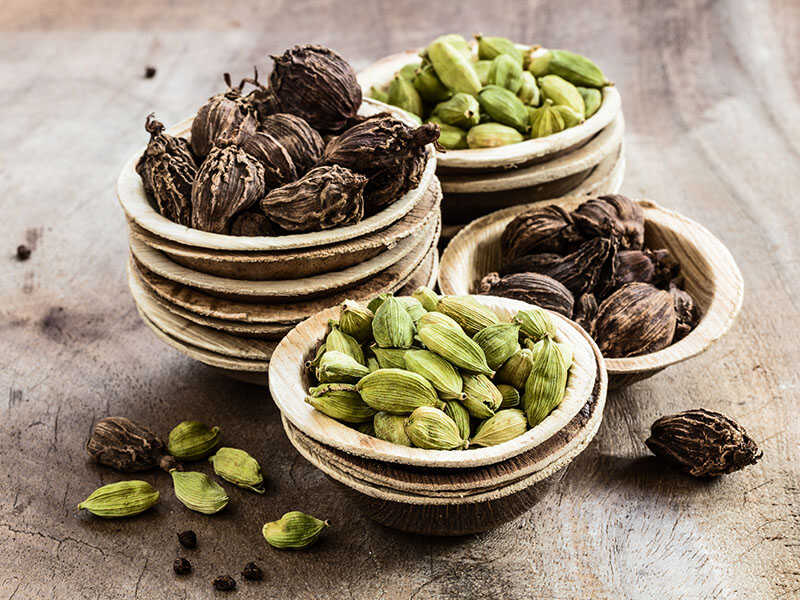 17 Best Cardamom Substitutes - Cardamom Alternatives