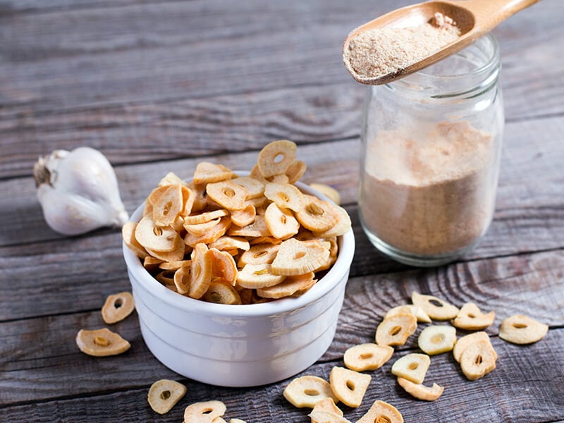 Making Dried Garlic Powder