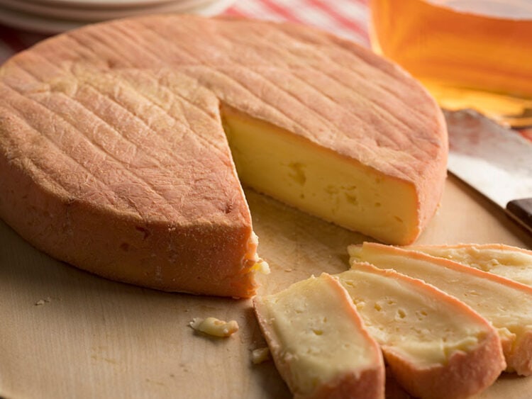 What Does Gouda Cheese Taste Like? Essential Insights 2024