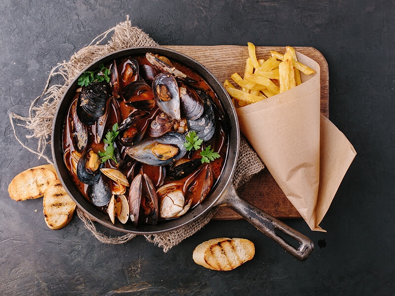 6 Well-Matched Side Dishes For Mussels (+ French Fries)