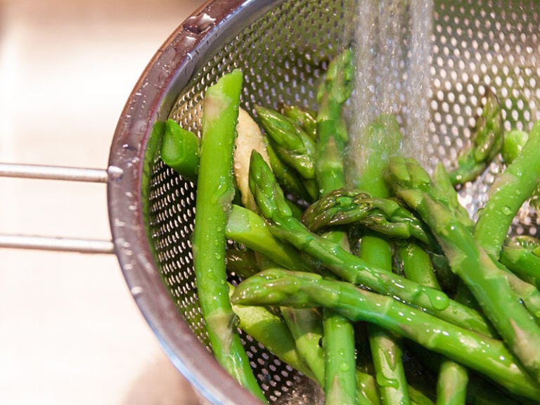 Fresh Asparagus Colander