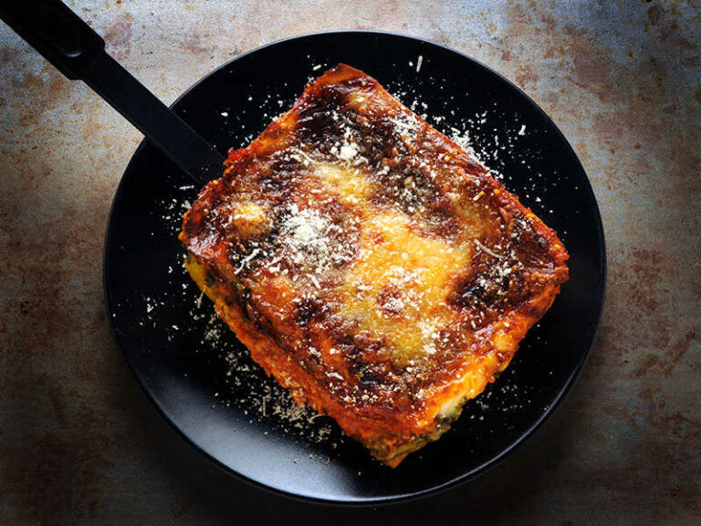 Porzione Di Lasagne Al Forno