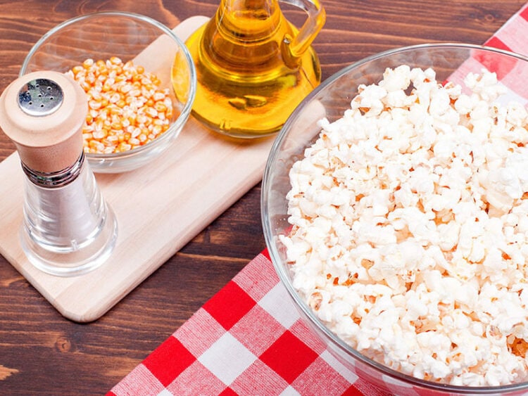 How to Get Seasoning to Stick to Popcorn Easy and Effective Ways 2024