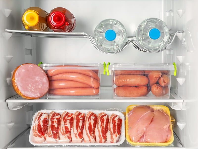 Холодильник с колбасой