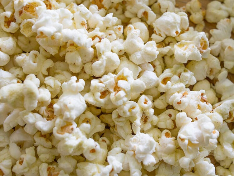 Yellow vs. White Popcorn Notable Differences You Need to Know 2024