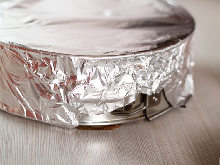 Can You Put Foil in a Crock Pot? Useful Tips for Safe Cooking 2024
