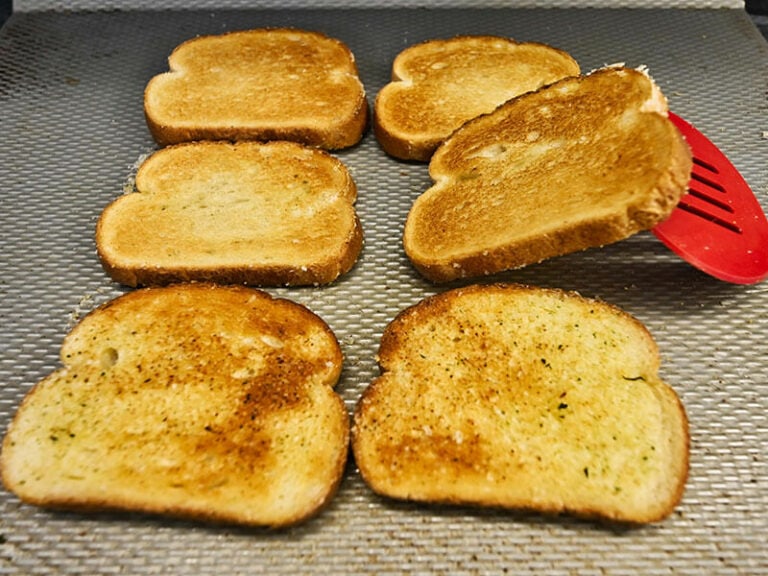 Broiler Toasting Garlic Bread