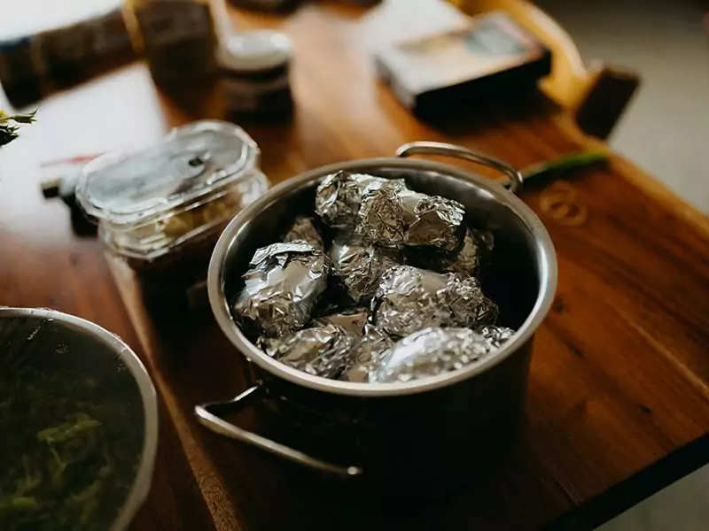 Can You Put Foil In A Crock Pot