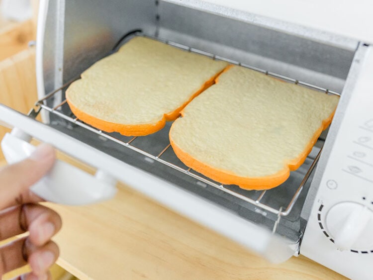 How To Toast Bread In An Oven A Complete Guide 2023