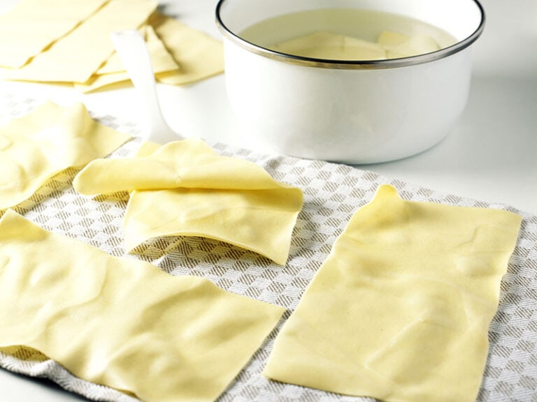 Drying Lasagnes On Cloth