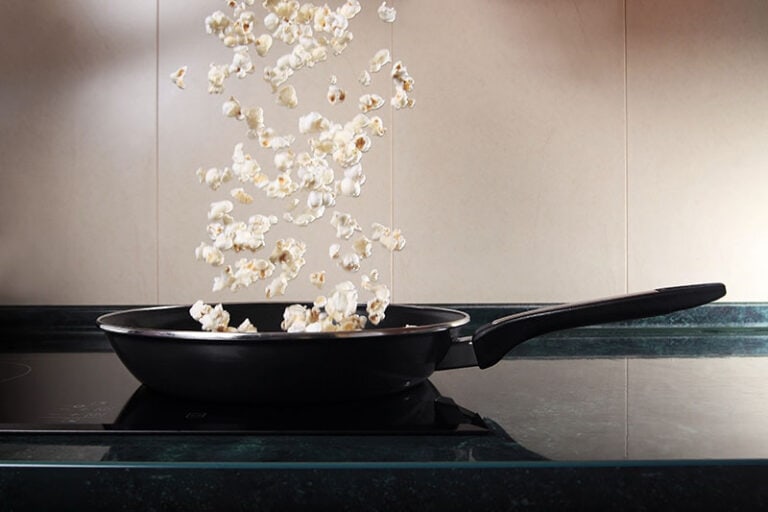 Jumping Popcorn Pan