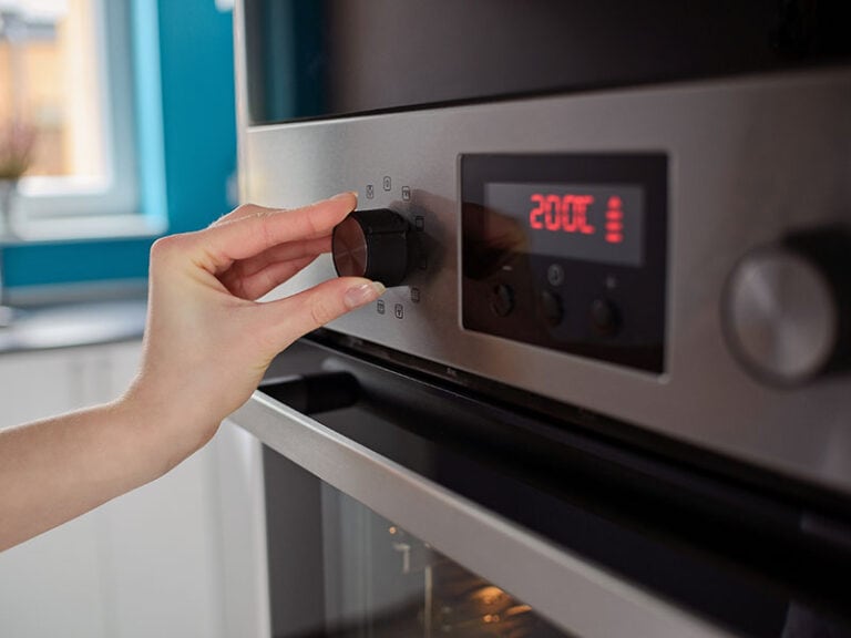 Regulates Temperature Oven