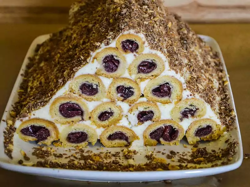 Moldovan Woodpile Cake Gugutas