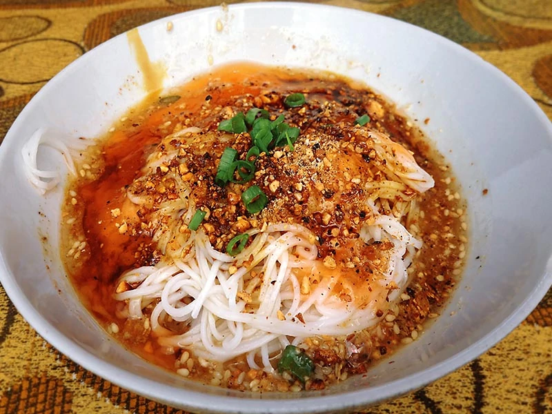 Rice Noodles With Meat Sauce