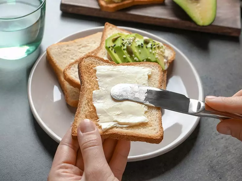 Using A Butter Spreader