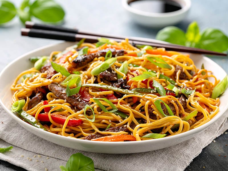 30 Ideal Noodle Recipes For Easy Dinners (+Crockpot Chicken Lo Mein)