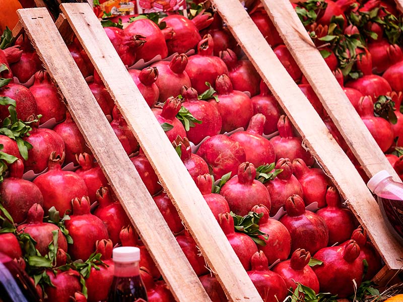 Stores Pomegranates Night