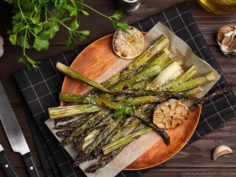 With Garlic Asparagus