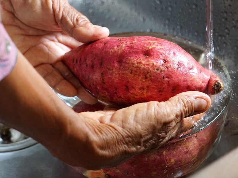 Cleaning Sweet Potatoes