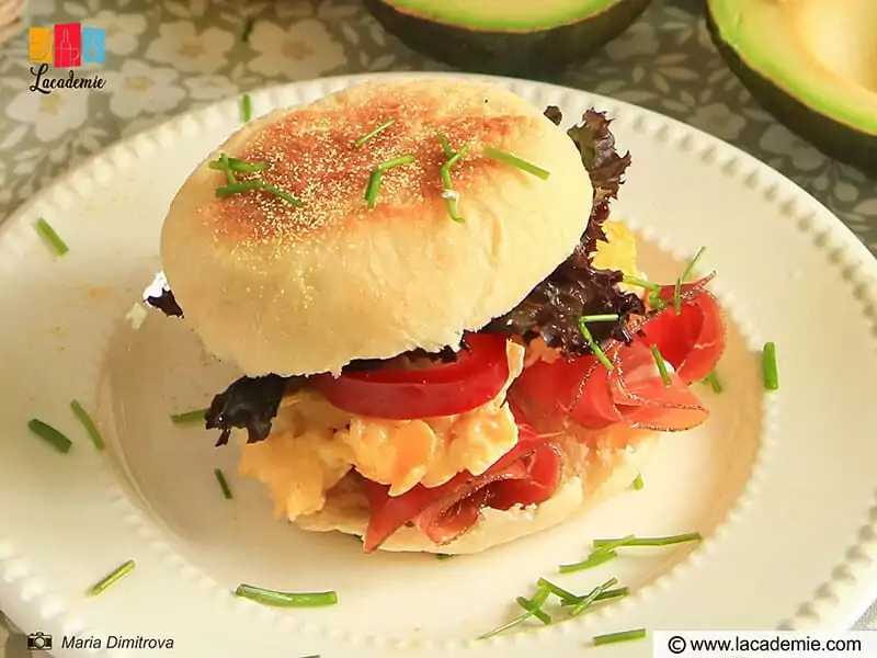 English Muffin With Scrambled Egg Recipe