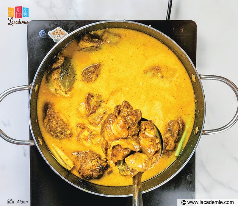Curry Powder Stir Well And Chicken