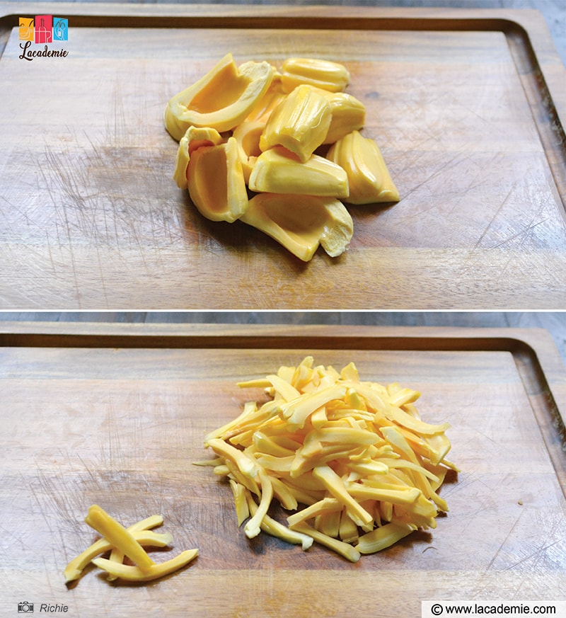 Remove The Jackfruit Seeds And Slice