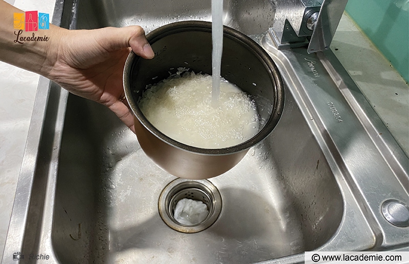 Rinse The Rice By Pouring Clean Water