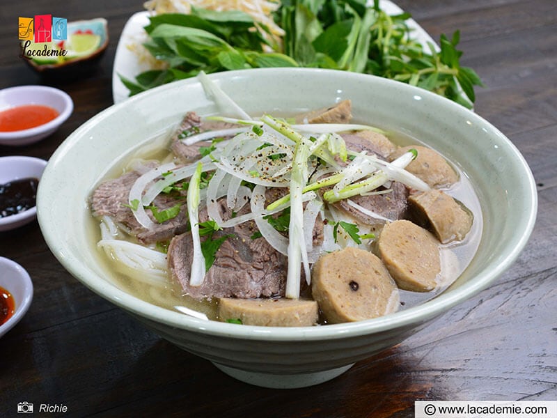 Vietnamese Beef Noodle Soup (Phở Bò)