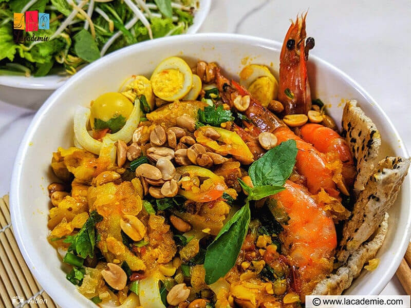 Quang Noodles With Shrimp And Pork Belly (Mì Quảng)