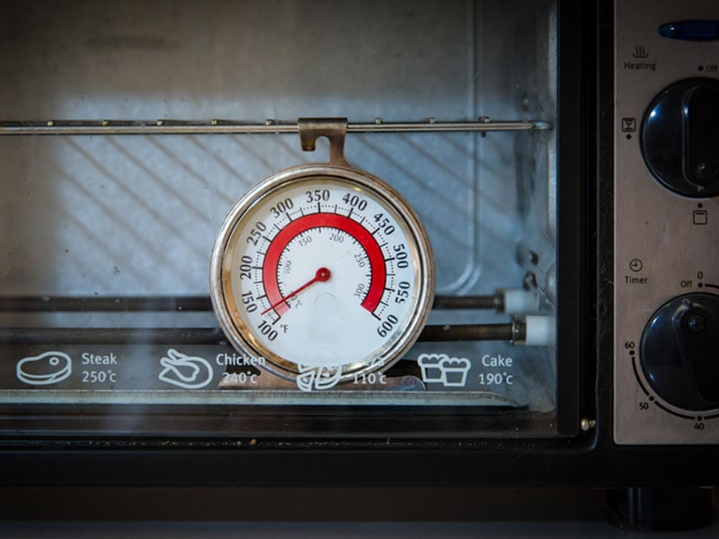 Using An Oven Thermometer