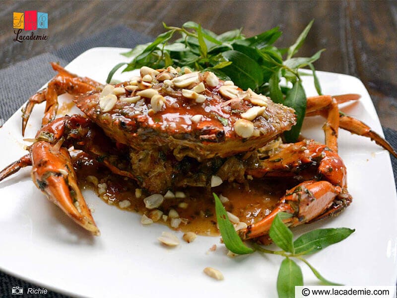 Delicious Crab With Tamarind Sauce (Cua Rang Me)