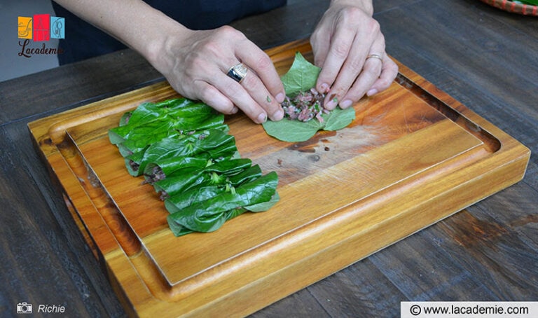 Make The Betel Leaf Rolls