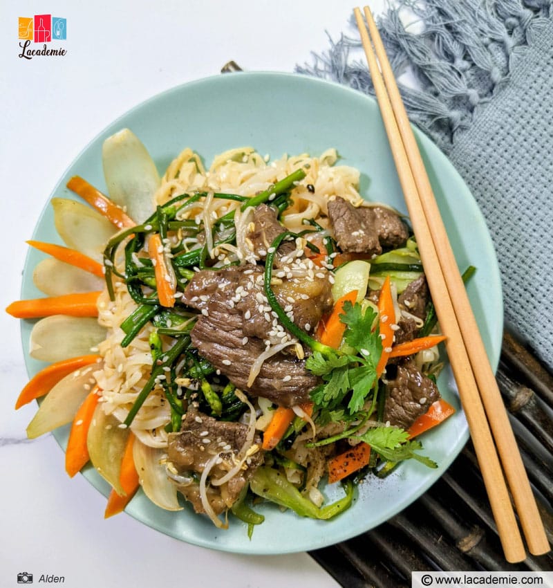 Rice Noodles With Beef