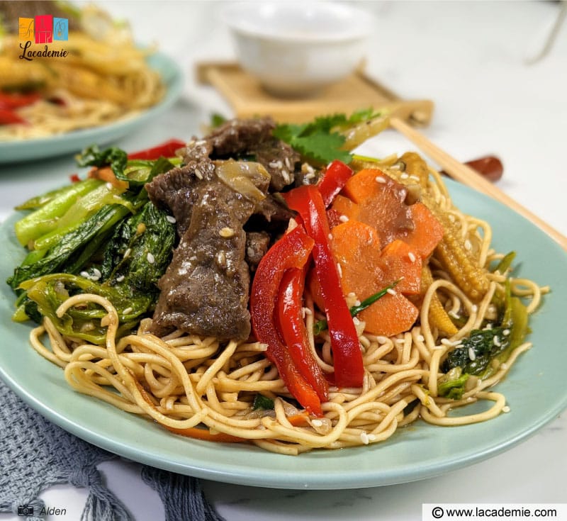 Stir Fried Noodles With Beef