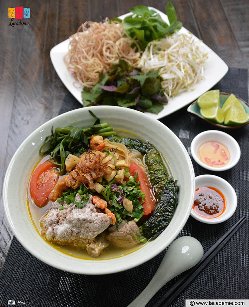 Vietnamese Rice Noodle Soup With Crab