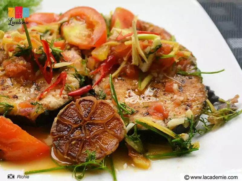 Vietnamese Mackerel In Tomato Sauce (Cá Thu Sốt Cà Chua)