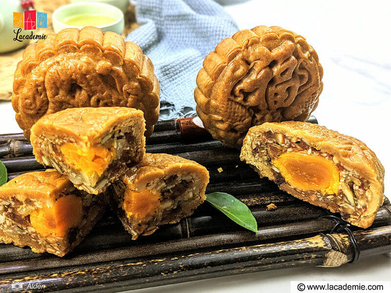 Vietnamese Mooncakes (Bánh Trung Thu Nhân Thập Cẩm)