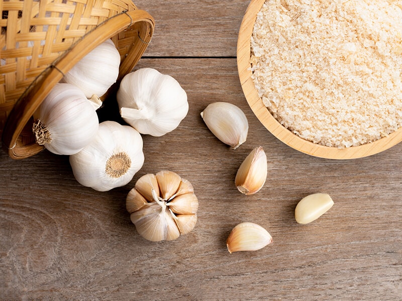 Fresh Garlic And Garlic Powder
