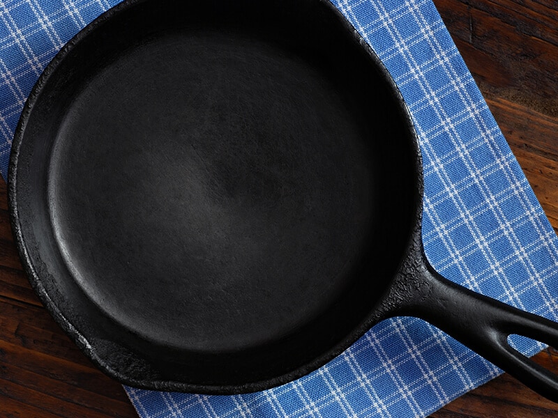 Cast Iron Skillet With Towel