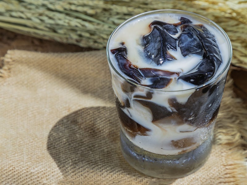 Grass Jelly And Milk Desserts